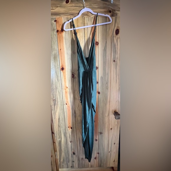 Lulu’s Dreamy Date Dark Green Surplice MIDI Dress. Never worn. Size L. - Picture 4 of 4